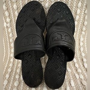 ✨ Tory Burch Fleming Quilted Thong Flat Sandals Nappa Leather
Black Size 8✨